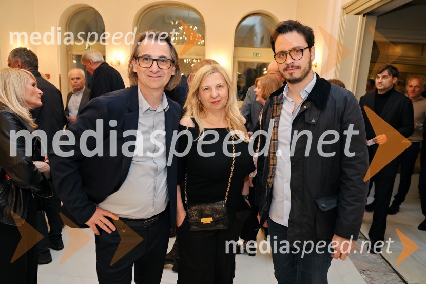  Aleksandar  Popovski, režiser, umetniški direktor Drame SNG Maribor;  Natalija Popovski;  Veljko Mičunović, režiserFedra, premiera Drame SNG Maribor