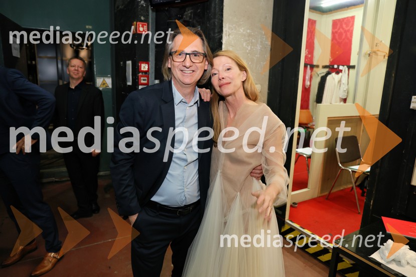  Aleksandar  Popovski, režiser, umetniški direktor Drame SNG Maribor;  Nataša Matjašec Rošker, igralkaFedra, premiera Drame SNG Maribor