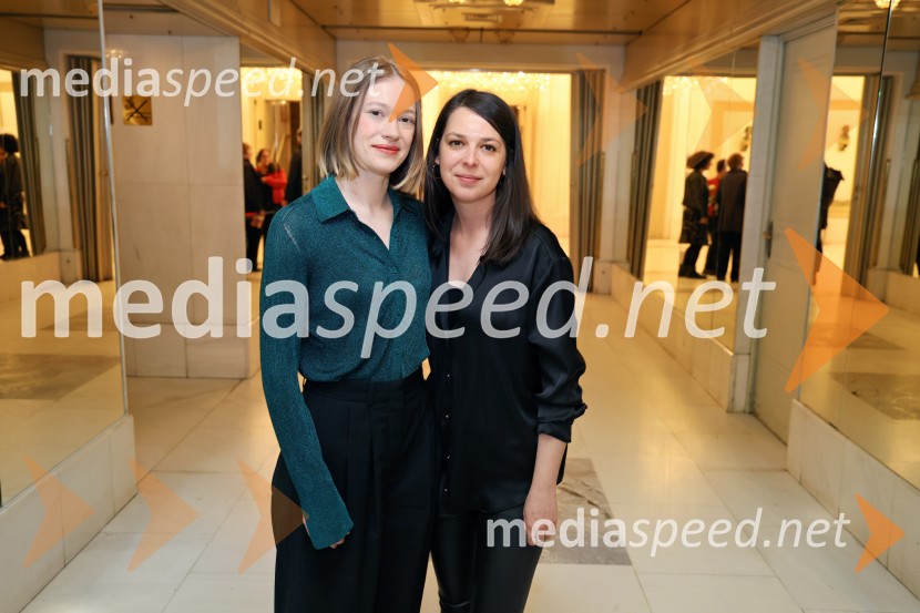 Julija Klavžar, igralka;  Zala Koren,  urednica socialnih omrežij, SNG Maribor DramaFedra, premiera Drame SNG Maribor