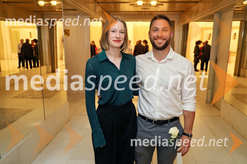  Julija Klavžar, igralka;  Žiga Ozmec, osebni trener, svetovalec za borilne veščineFedra, premiera Drame SNG Maribor