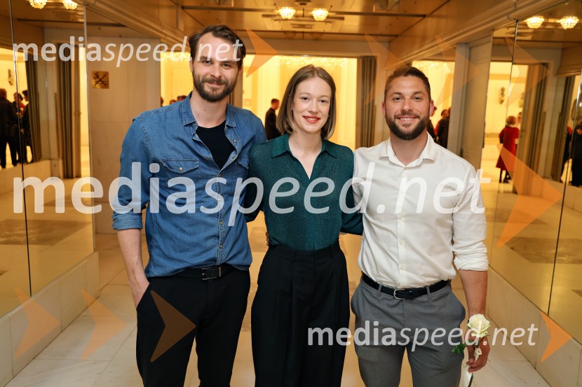  Blaž Dolenc, igralec;  Julija Klavžar, igralka;  Žiga Ozmec, osebni trener, svetovalec za borilne veščineFedra, premiera Drame SNG Maribor