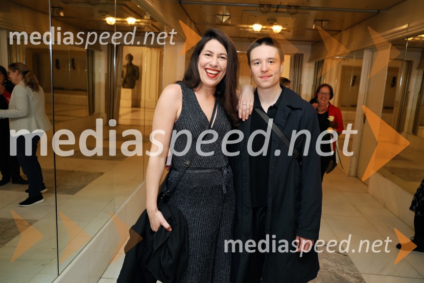  Minca Lorenci, igralka;  Svit ŠturbejFedra, premiera Drame SNG Maribor