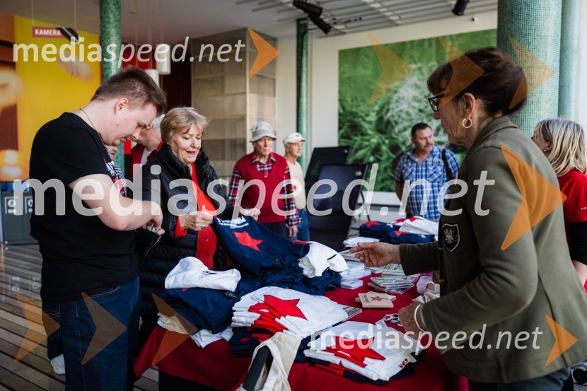 Koncert Svetlane Makarovič Nosimo rdečo zvezdo