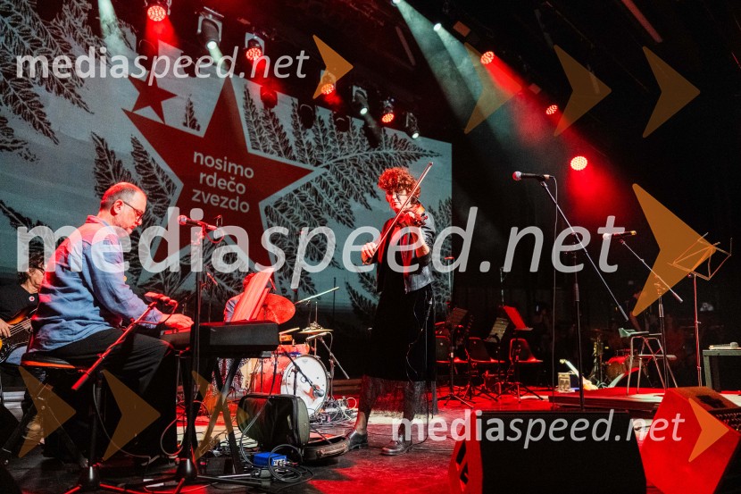  Jelena Ždrale, glasbenicaKoncert Svetlane Makarovič Nosimo rdečo zvezdo