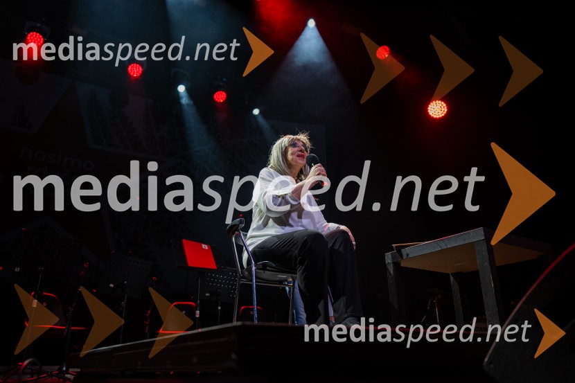  Svetlana Makarovič, pisateljicaKoncert Svetlane Makarovič Nosimo rdečo zvezdo