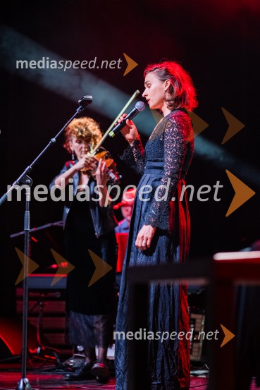  Višnja Fičor, igralkaKoncert Svetlane Makarovič Nosimo rdečo zvezdo