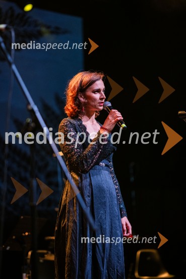  Višnja Fičor, igralkaKoncert Svetlane Makarovič Nosimo rdečo zvezdo