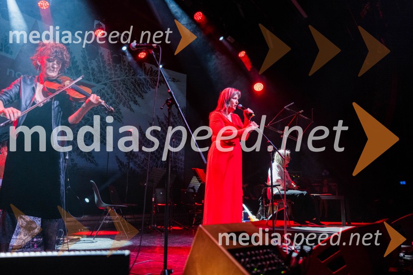  Nina Valič, igralka, pisateljicaKoncert Svetlane Makarovič Nosimo rdečo zvezdo