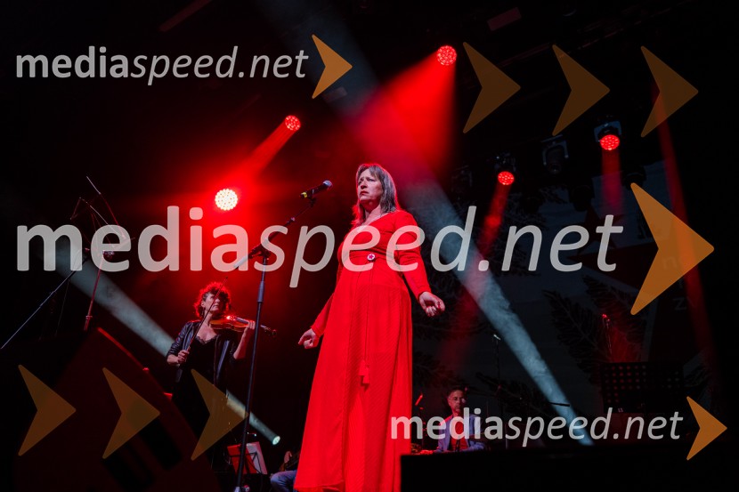  Nina Valič, igralka, pisateljicaKoncert Svetlane Makarovič Nosimo rdečo zvezdo