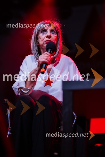  Svetlana Makarovič, pisateljicaKoncert Svetlane Makarovič Nosimo rdečo zvezdo