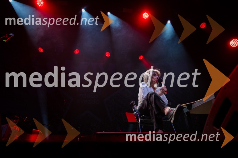  Svetlana Makarovič, pisateljicaKoncert Svetlane Makarovič Nosimo rdečo zvezdo