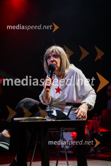  Svetlana Makarovič, pisateljicaKoncert Svetlane Makarovič Nosimo rdečo zvezdo