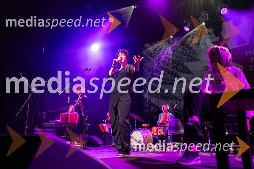  Janja Majzelj, igralkaKoncert Svetlane Makarovič Nosimo rdečo zvezdo