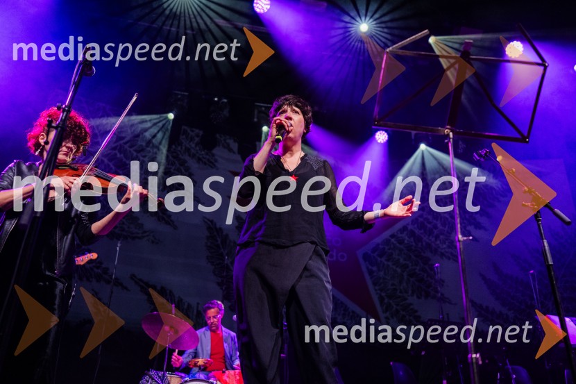  Janja Majzelj, igralkaKoncert Svetlane Makarovič Nosimo rdečo zvezdo