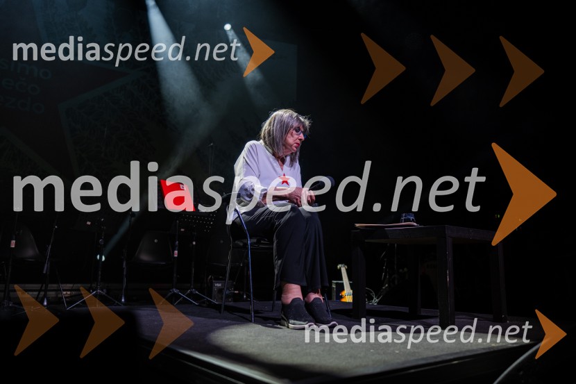  Svetlana Makarovič, pisateljicaKoncert Svetlane Makarovič Nosimo rdečo zvezdo