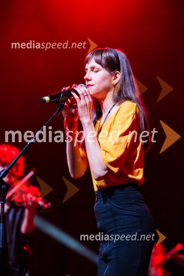  Anja Novak, igralkaKoncert Svetlane Makarovič Nosimo rdečo zvezdo