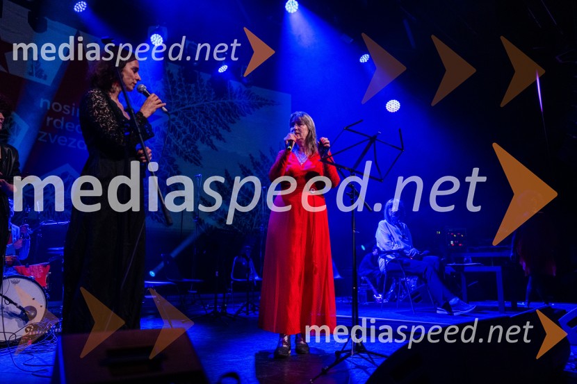  Višnja Fičor, igralka;  Nina Valič, igralka, pisateljicaKoncert Svetlane Makarovič Nosimo rdečo zvezdo