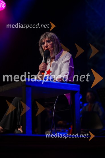  Svetlana Makarovič, pisateljicaKoncert Svetlane Makarovič Nosimo rdečo zvezdo