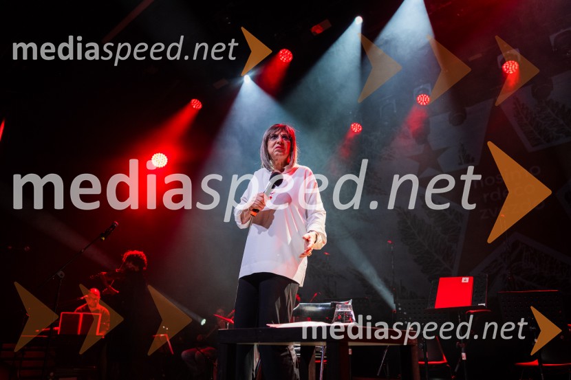  Svetlana Makarovič, pisateljicaKoncert Svetlane Makarovič Nosimo rdečo zvezdo