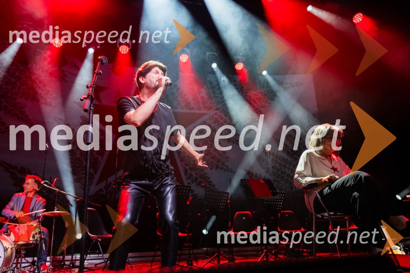  Tomaž Mihelič - Marlenna, član skupine Sestre;  Svetlana Makarovič, pisateljicaKoncert Svetlane Makarovič Nosimo rdečo zvezdo