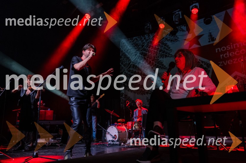  Tomaž Mihelič - Marlenna, član skupine Sestre;  Svetlana Makarovič, pisateljicaKoncert Svetlane Makarovič Nosimo rdečo zvezdo