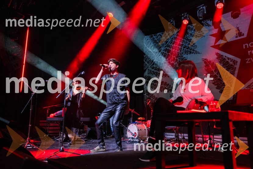  Tomaž Mihelič - Marlenna, član skupine Sestre;  Svetlana Makarovič, pisateljicaKoncert Svetlane Makarovič Nosimo rdečo zvezdo