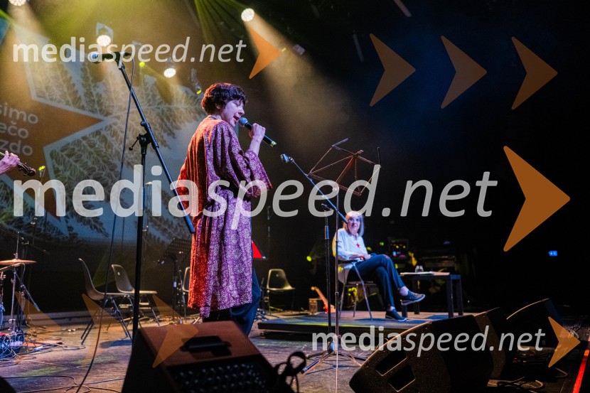  Janja Majzelj, igralkaKoncert Svetlane Makarovič Nosimo rdečo zvezdo