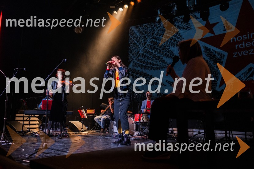 Koncert Svetlane Makarovič Nosimo rdečo zvezdo