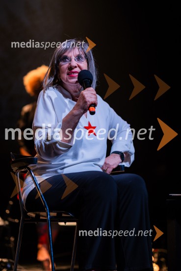  Svetlana Makarovič, pisateljicaKoncert Svetlane Makarovič Nosimo rdečo zvezdo