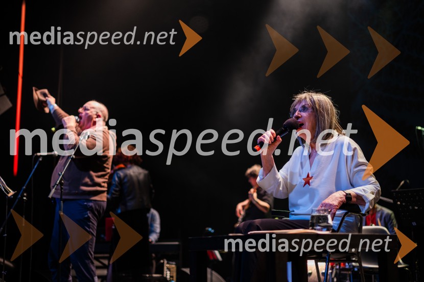  Vlado Poredoš, glasbenik, skupina Orlek;  Svetlana Makarovič, pisateljicaKoncert Svetlane Makarovič Nosimo rdečo zvezdo
