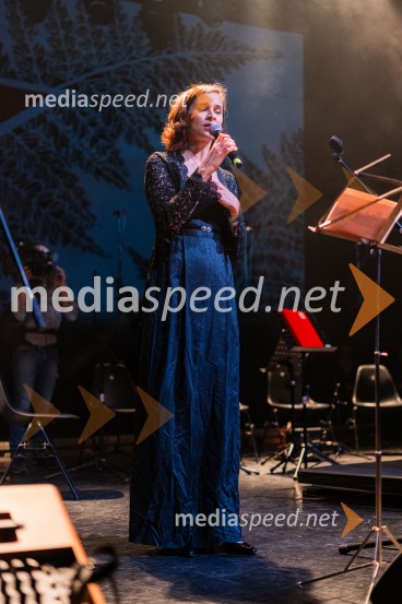  Višnja Fičor, igralkaKoncert Svetlane Makarovič Nosimo rdečo zvezdo