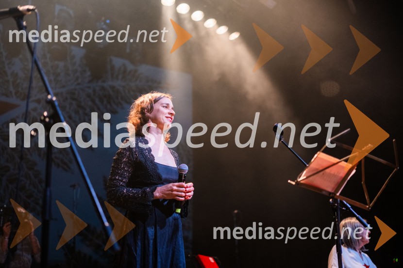  Višnja Fičor, igralkaKoncert Svetlane Makarovič Nosimo rdečo zvezdo