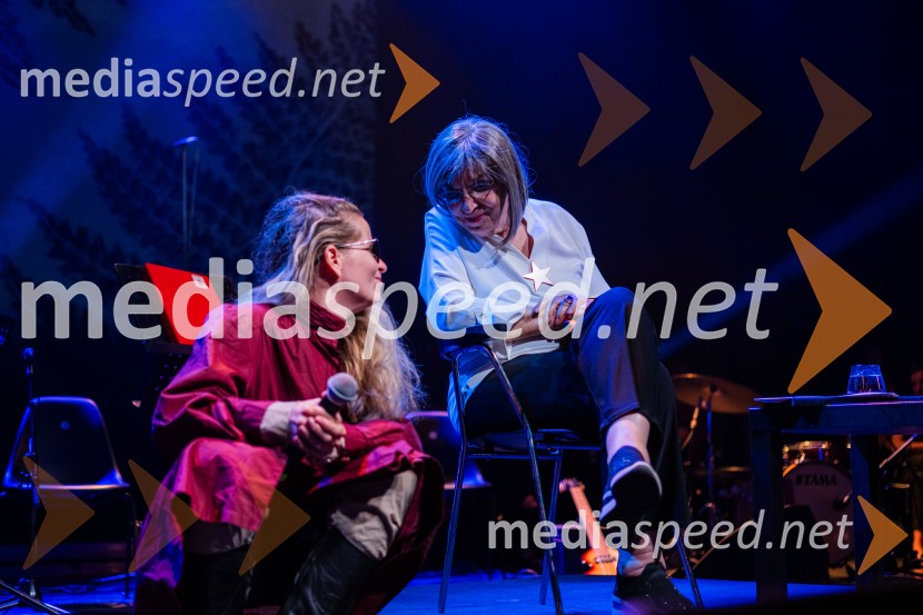  Aphra Tesla, glasbenica;  Svetlana Makarovič, pisateljicaKoncert Svetlane Makarovič Nosimo rdečo zvezdo