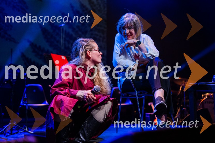 Aphra Tesla, glasbenica;  Svetlana Makarovič, pisateljicaKoncert Svetlane Makarovič Nosimo rdečo zvezdo