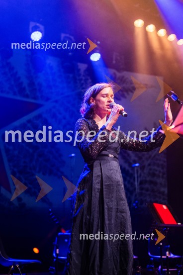  Višnja Fičor, igralkaKoncert Svetlane Makarovič Nosimo rdečo zvezdo