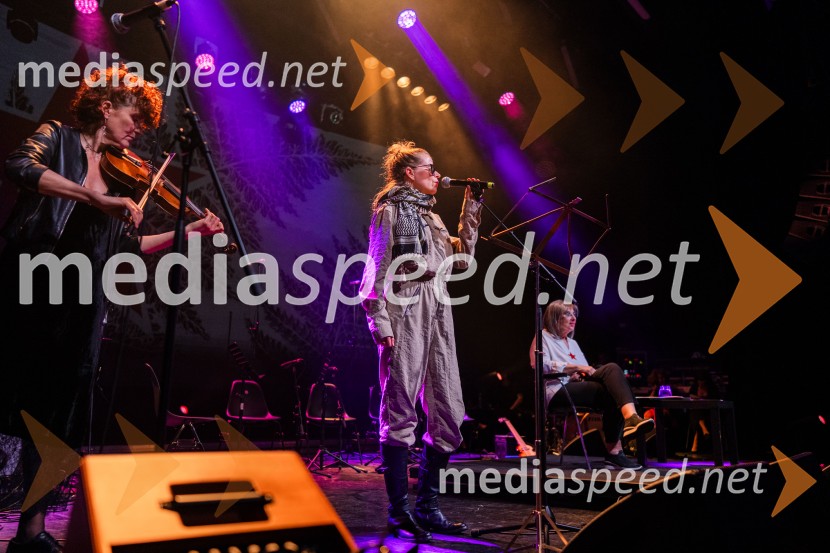  Aphra Tesla, glasbenicaKoncert Svetlane Makarovič Nosimo rdečo zvezdo