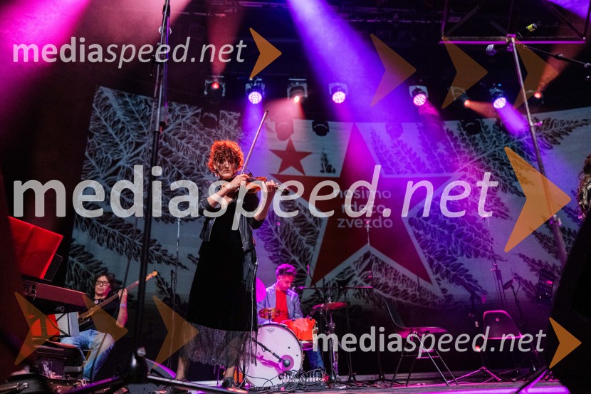  Jelena Ždrale, glasbenicaKoncert Svetlane Makarovič Nosimo rdečo zvezdo