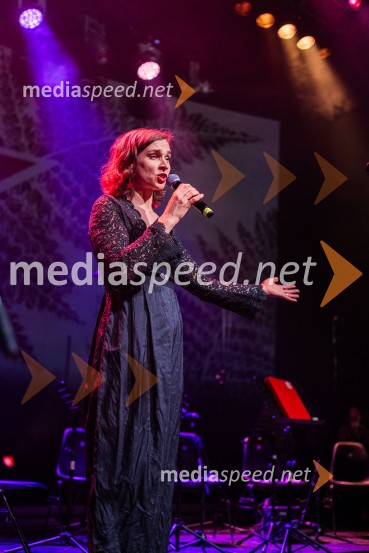  Višnja Fičor, igralkaKoncert Svetlane Makarovič Nosimo rdečo zvezdo