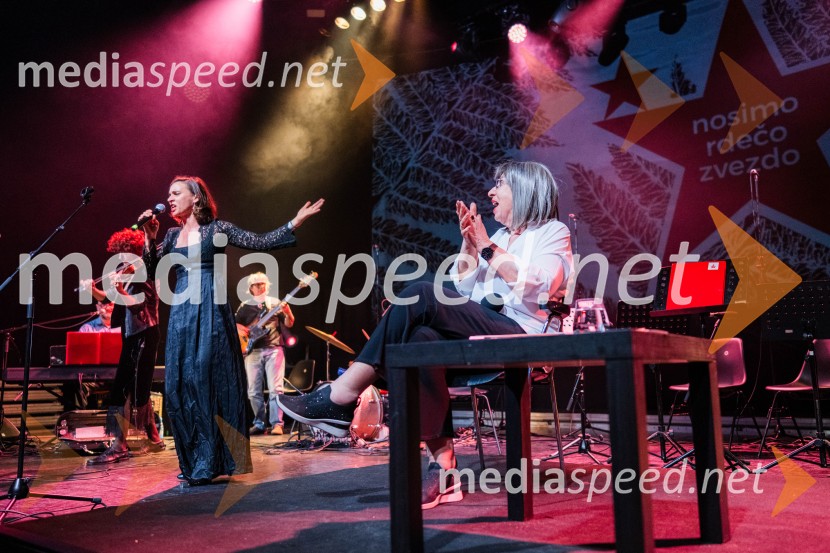  Višnja Fičor, igralka;  Svetlana Makarovič, pisateljicaKoncert Svetlane Makarovič Nosimo rdečo zvezdo