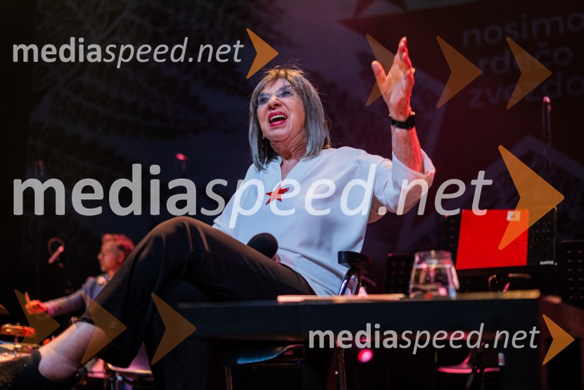  Svetlana Makarovič, pisateljicaKoncert Svetlane Makarovič Nosimo rdečo zvezdo