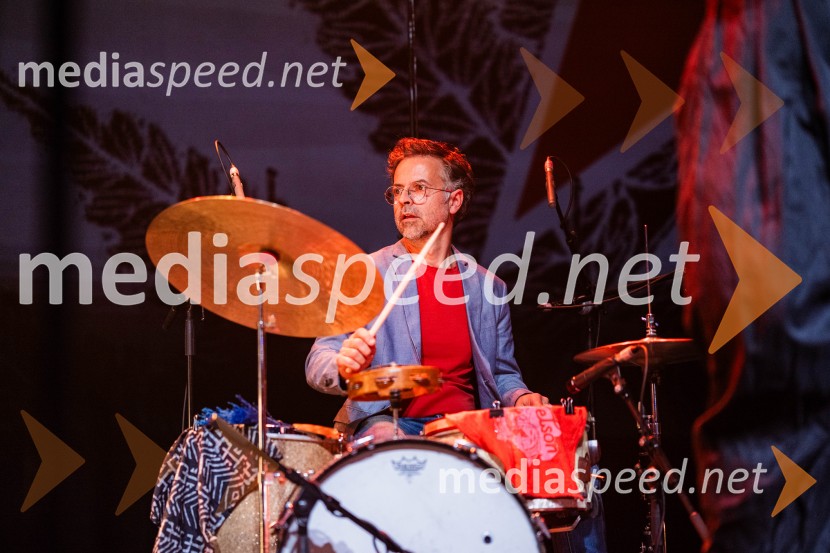  Blaž  Celarec, glasbenik, igralecKoncert Svetlane Makarovič Nosimo rdečo zvezdo