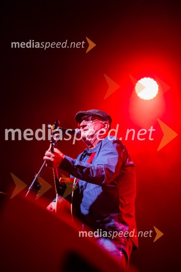 Koncert Svetlane Makarovič Nosimo rdečo zvezdo