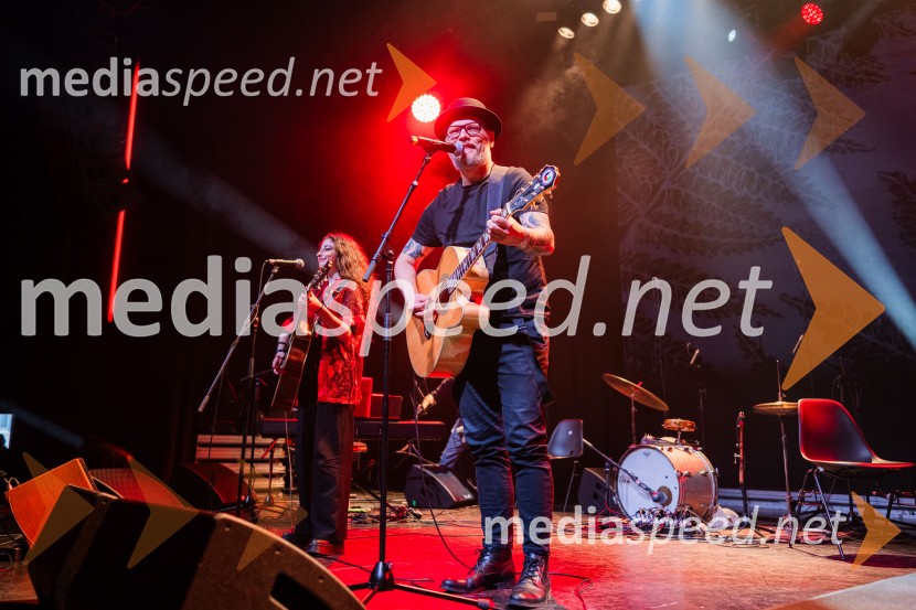  Eva Hočevar, tekmovalka, QL talent;  Primož Siter, glasbenik, radijski urednik, aktivist, politikKoncert Svetlane Makarovič Nosimo rdečo zvezdo