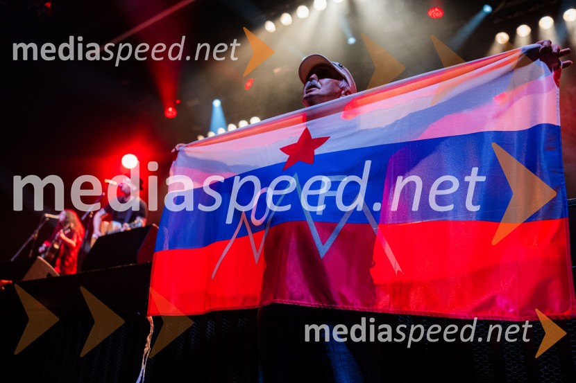 Koncert Svetlane Makarovič Nosimo rdečo zvezdo