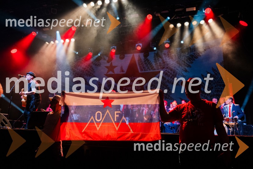 Koncert Svetlane Makarovič Nosimo rdečo zvezdo