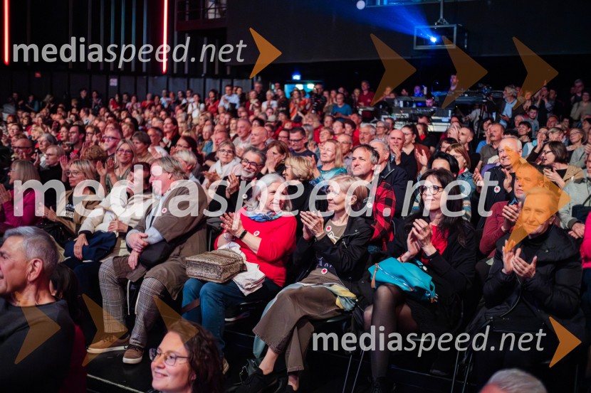 Koncert Svetlane Makarovič Nosimo rdečo zvezdo