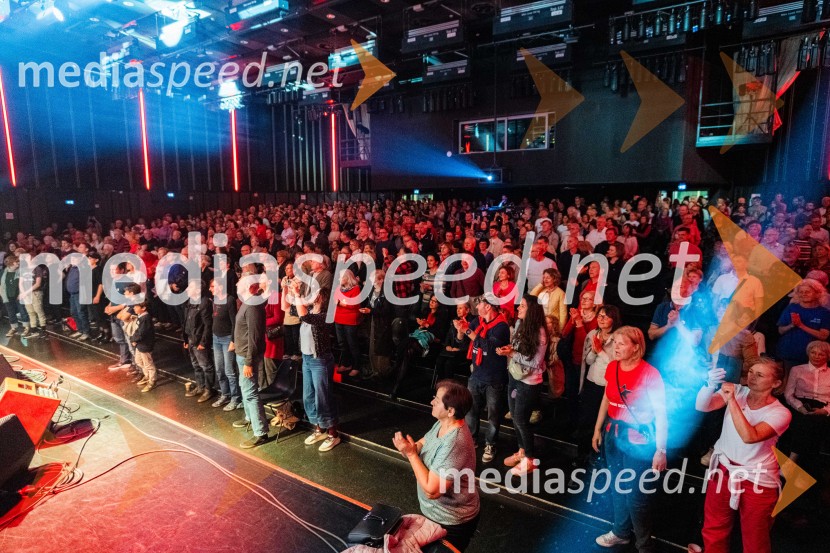 Koncert Svetlane Makarovič Nosimo rdečo zvezdo