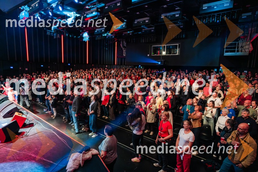 Koncert Svetlane Makarovič Nosimo rdečo zvezdo