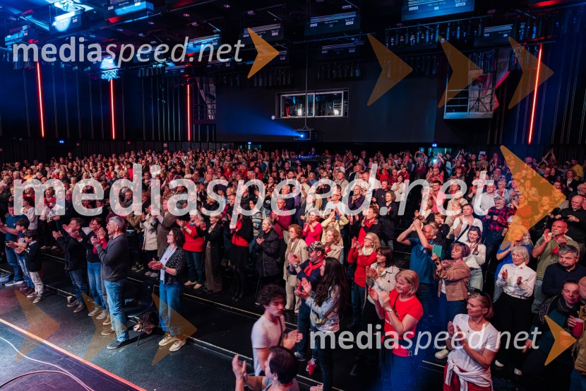 Koncert Svetlane Makarovič Nosimo rdečo zvezdo