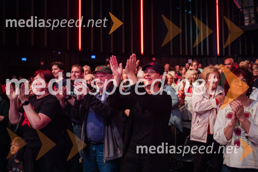 Koncert Svetlane Makarovič Nosimo rdečo zvezdo